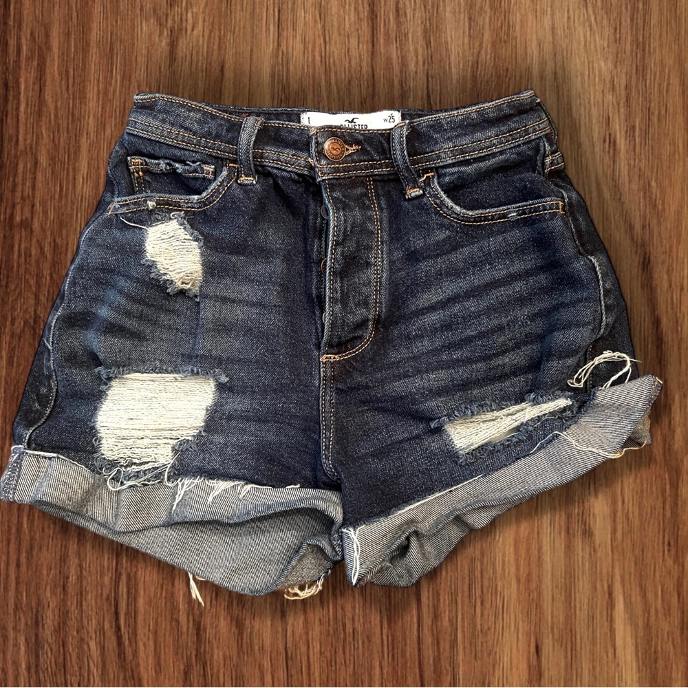 Women HOLLISTER Curvy Ultra High Ripped stretch Mom Shorts 3” size 1. W25